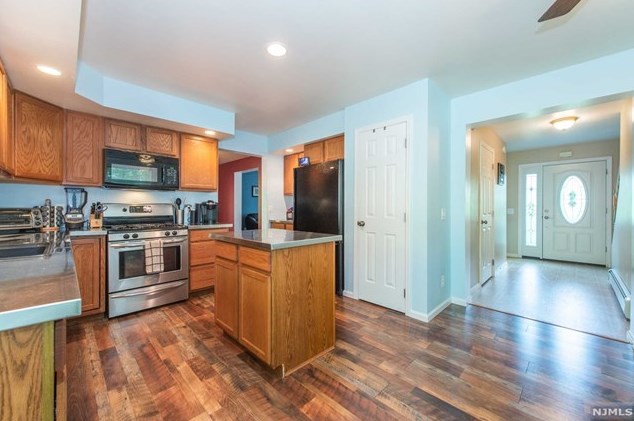 291 Otterhole Rd, West Milford Lakes, NJ 07480