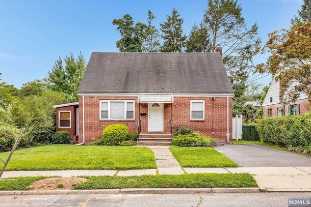 162 Washington Pl, Teaneck, NJ 07666