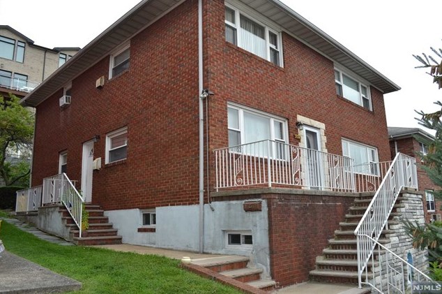 224 11th St, Palisades Park, NJ 07650