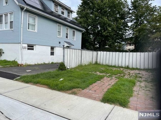 60 Garden St, Little Ferry, NJ 07643