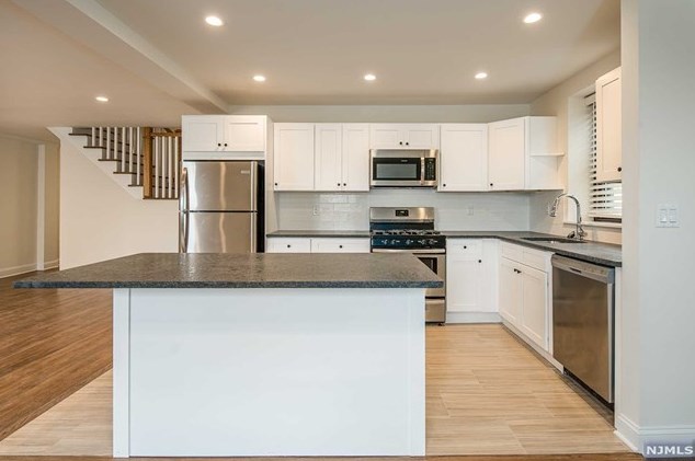 100 Central Ave #4b, West Fort Lee, NJ 07024