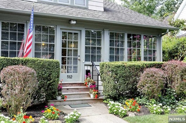 512 Ackerman Ave, Ridgewood, NJ 07452