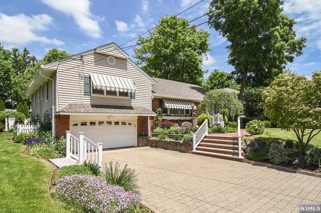 16 Rockingham Pl, Ridgewood, NJ 07452