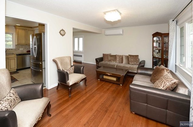 472 Hunter Rd, Ridgewood, NJ 07450