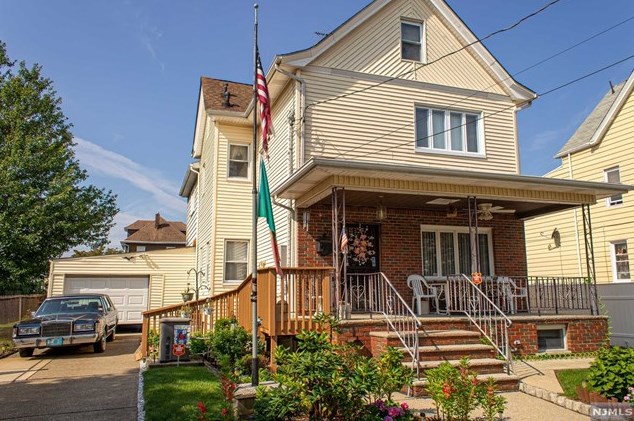 88 Spring St, Lodi, NJ 07644-3117