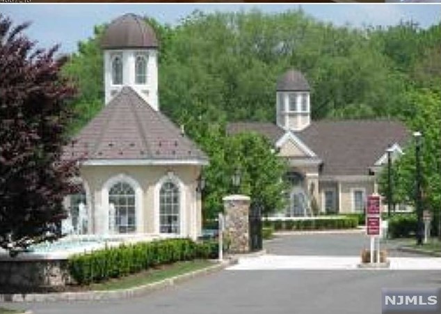 90 George Russell Way, Clifton, NJ 07013-2681