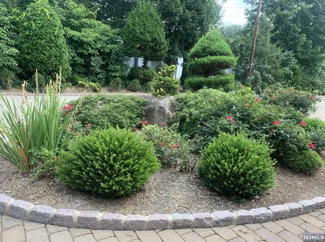 195 Farview Ave, Paramus, NJ 07652-2500