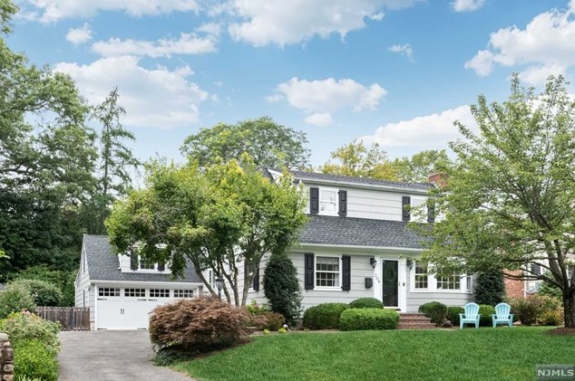 209 Elmwood Ave, Ho Ho Kus, NJ 07423