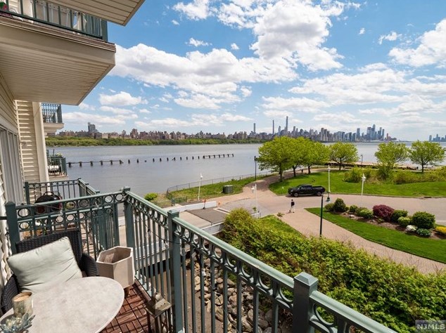 226 The Promenade #226, Edgewater, NJ 07020