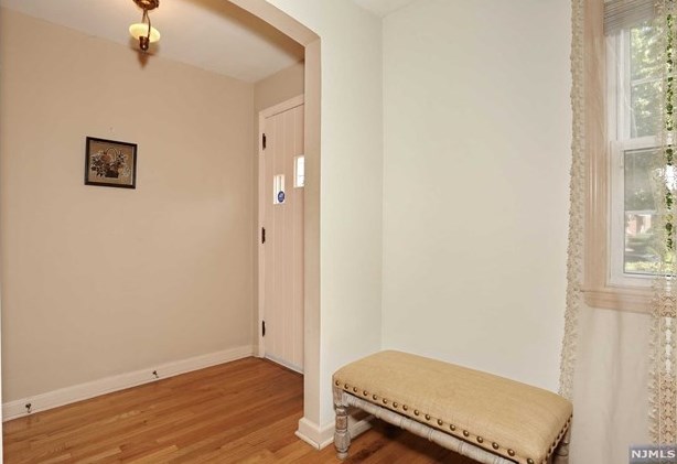 250 Tremont Ave, West Fort Lee, NJ 07024-5233