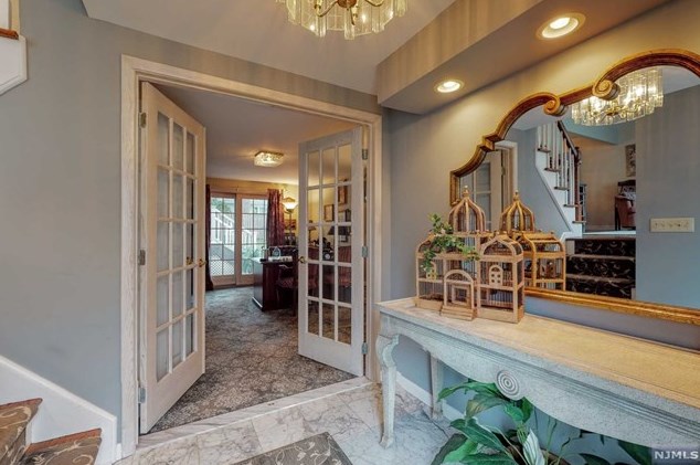 2 Maulbeck Ave, Westwood, NJ 07675-3237