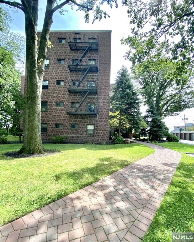 410 Park Pl, West Fort Lee NJ  07024-3703 exterior