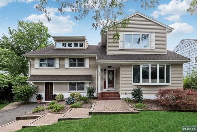 166 Golf Ct, Teaneck, NJ 07666