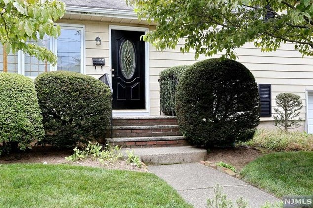 76 Garfield St, Dumont, NJ 07628