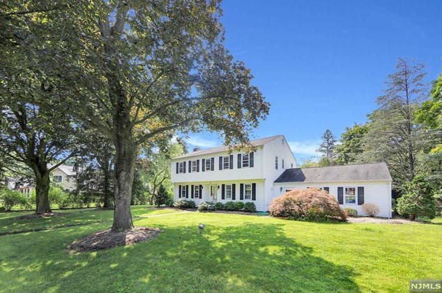 48 Shaw Rd, Westwood, NJ 07677
