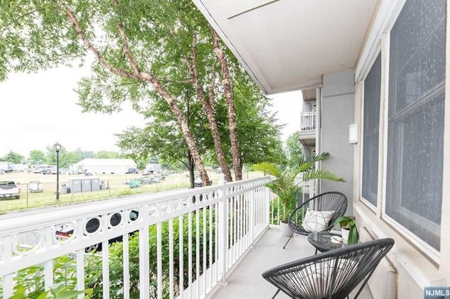 15 Enterprise Ct, Jersey City, NJ 07305-6404