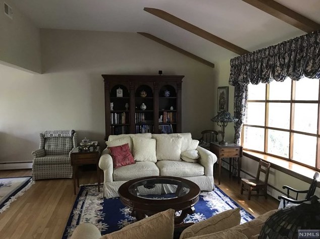1004 Ridge Ct, N Milford, NJ 07646