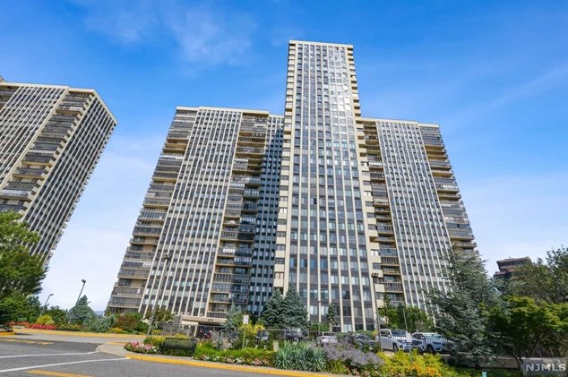 200 Winston Dr #1008, Cliffside Park, NJ 07010