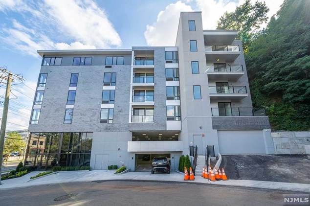 8621 River Rd #5d, North Bergen, NJ 07047