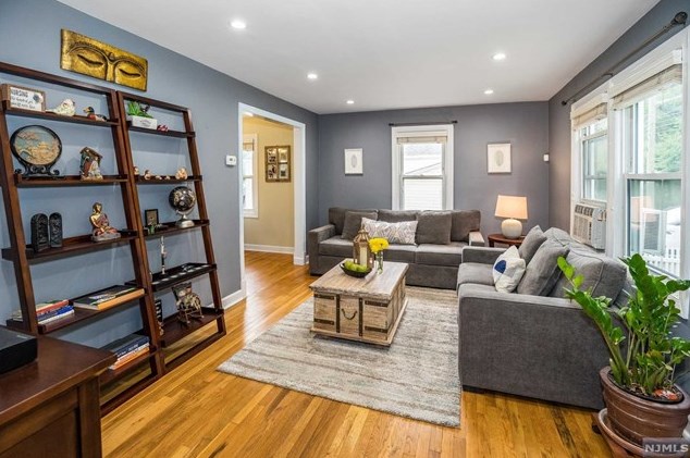 434 W Ivy Ln, Englewood, NJ 07631