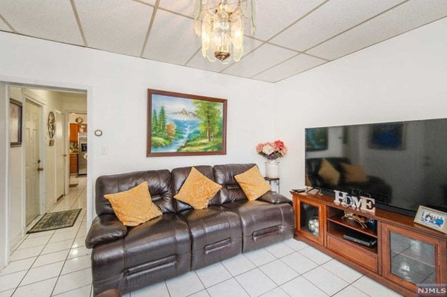 423 51st St, West New York, NJ 07093-1903
