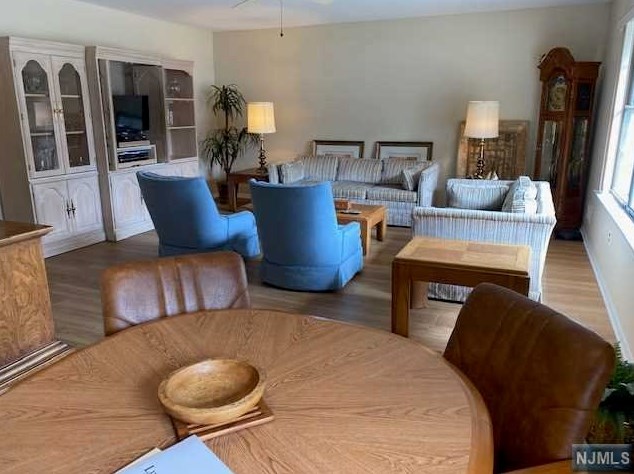25-1 Tamaron Dr, Waldwick, NJ 07463