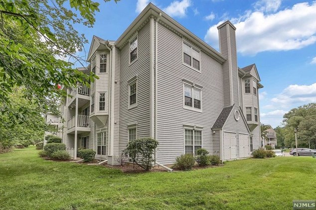 424 Poets Way, Mahwah, NJ 07430