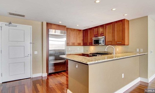 8100 River Rd #805, North Bergen, NJ 07047