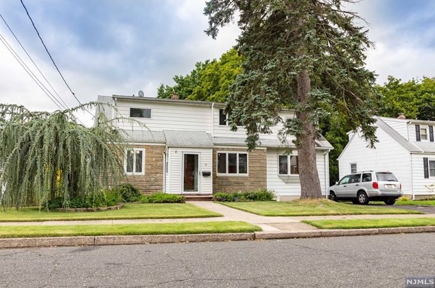 42 Highwood Dr, Dumont, NJ 07628