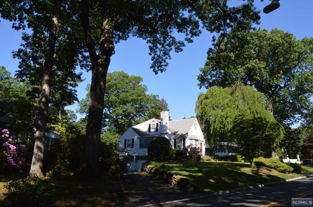524 N Monroe St, Ridgewood, NJ 07450