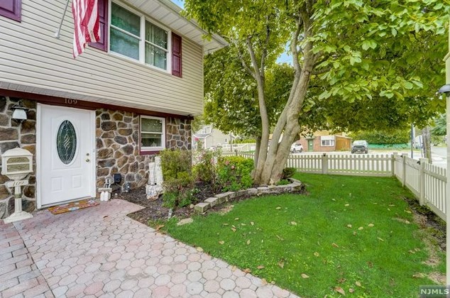 109 Lafayette Ave, Dumont, NJ 07628