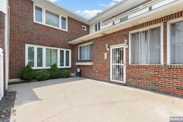 44 Irving Pl, Outwater, NJ 07026