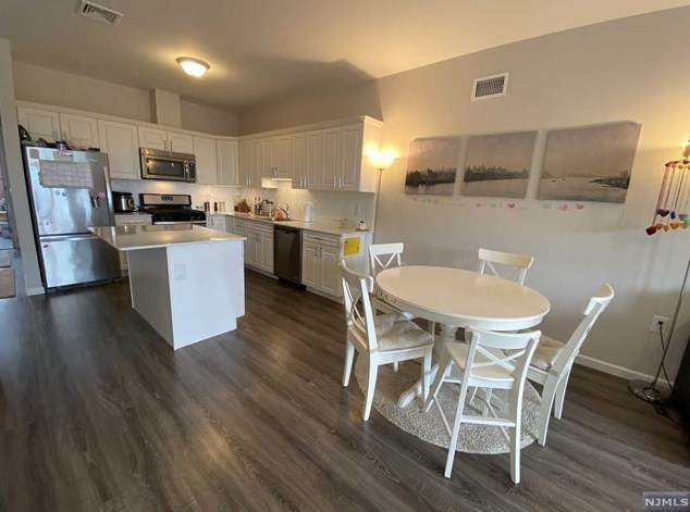 318-322 Bergen Blvd #10, Palisades Park, NJ 07650