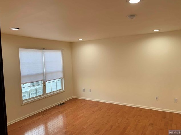 153 George Russell Way, Clifton NJ 07013-2677 exterior