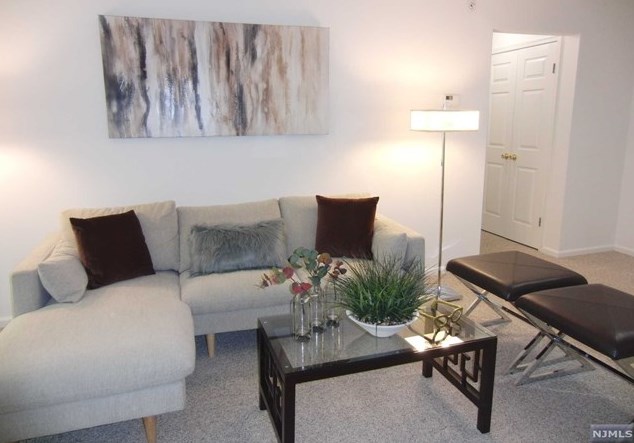 10-3 Vernon Ct, Waldwick, NJ 07463-1642