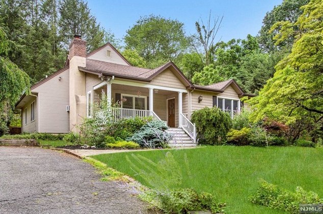 606 Delcina Dr, Westwood, NJ 07675-6111