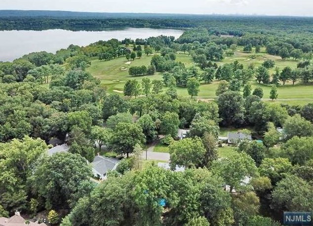650 James Ln, Westwood, NJ 07675-6451