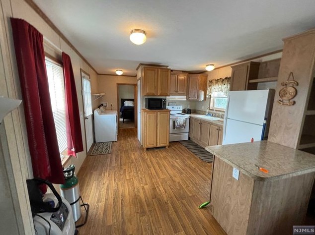 9 W Fifth St, Moonachie, NJ 07074
