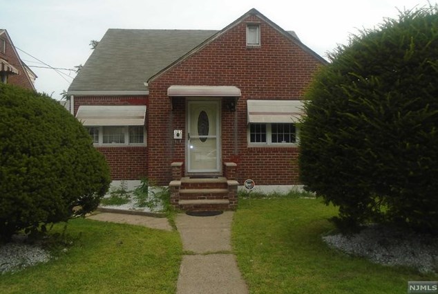 32 3rd St, Clifton, NJ 07011-3315