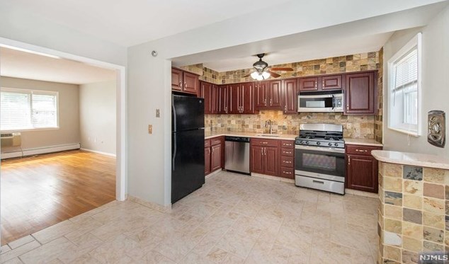 60 Manchester Ct, Wayne, NJ 07470-3387