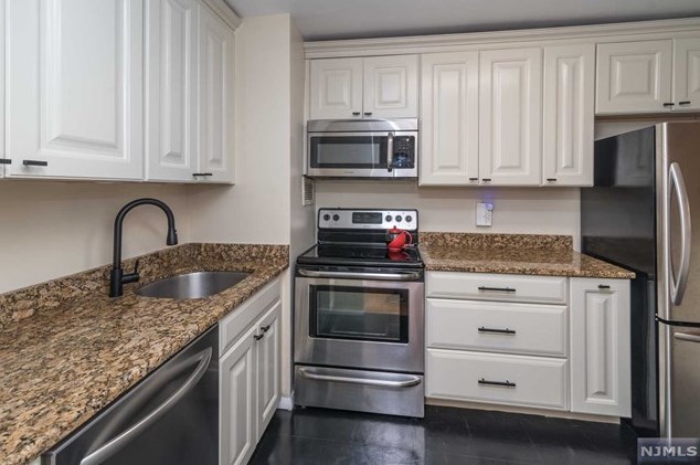 1111 River Rd #g10, Edgewater, NJ 07020