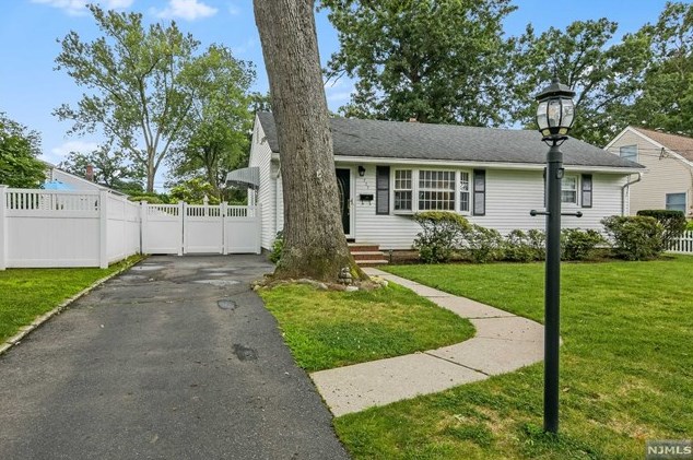 727 Tiffany Ave, Westwood, NJ 07675