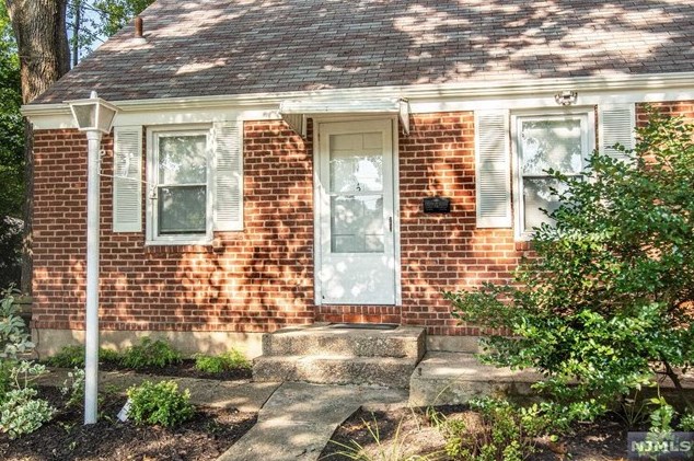 112 Hickory St, Dumont, NJ 07628