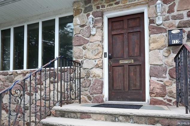 432 Highland Ave #a, Palisades Park, NJ 07650