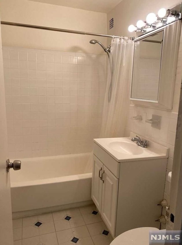700 Boulevard E #2g, Union City, NJ 07086