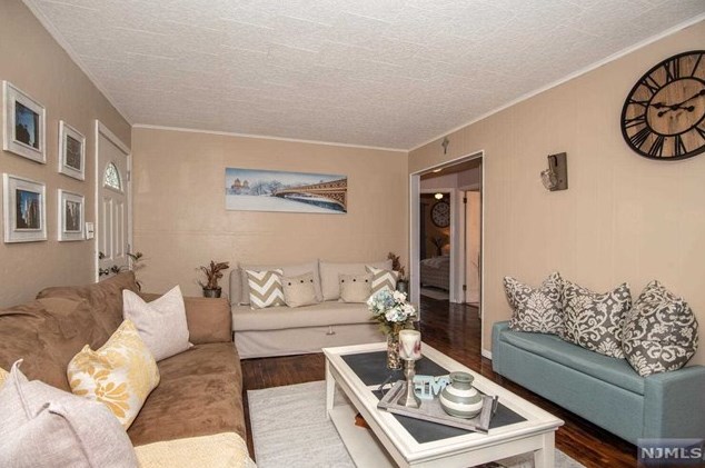 5 Livingston St, Clifton, NJ 07013-1329