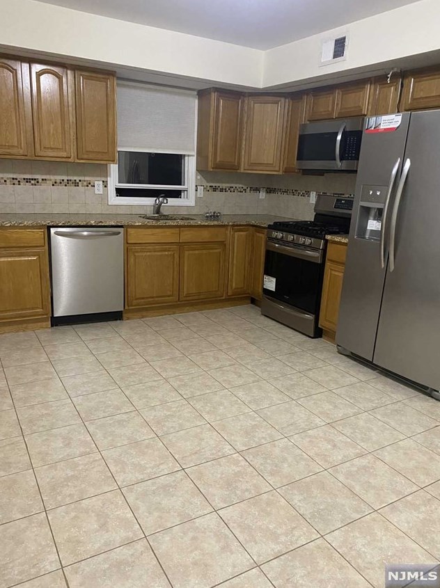 726 Saddle River Rd, Saddle Brook NJ  07663-4537 exterior