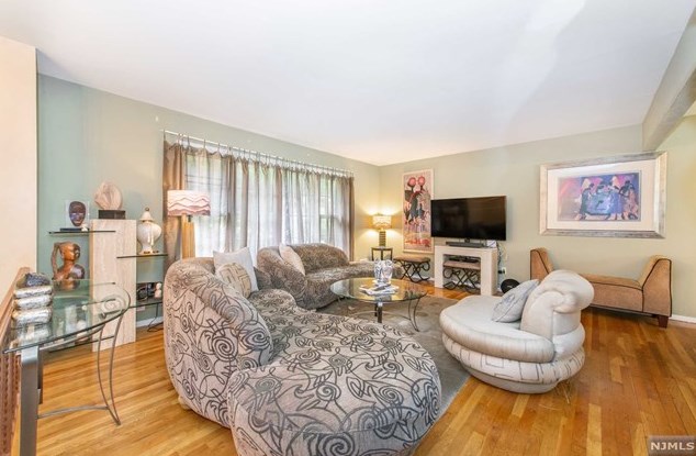 115 E Midland Ave, Paramus, NJ 07652