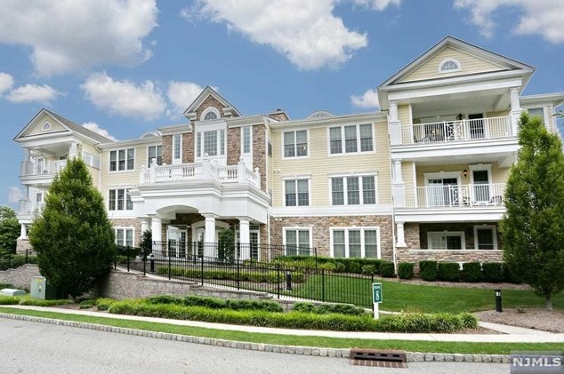 810 Four Seasons Ln, Montvale, NJ 07645