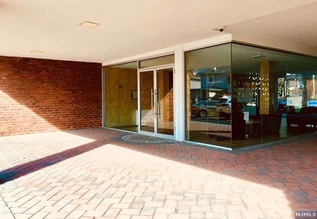 275 Hoym St #3d, West Fort Lee, NJ